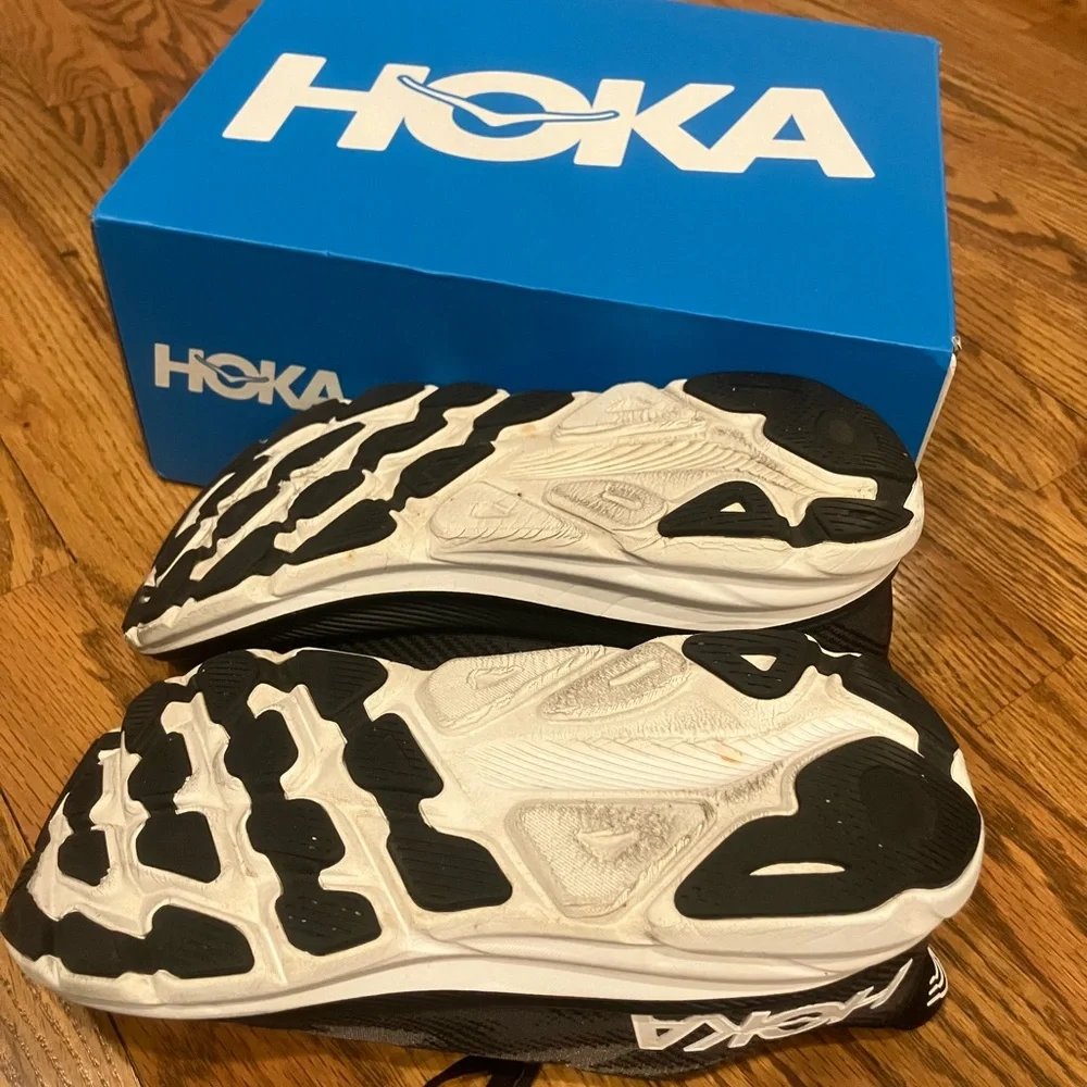 Hoka | Clifton 9 Black and White Running Shoes Size 6.5 - Picture 5 of 11